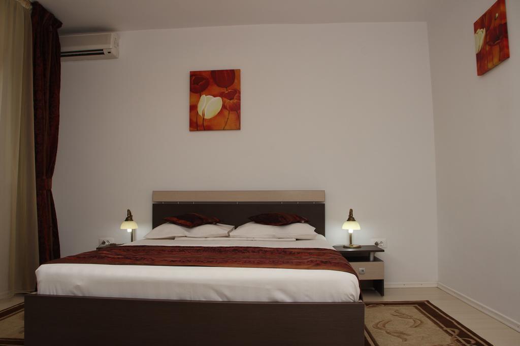 Hotel Royal 2 Urziceni Chambre photo