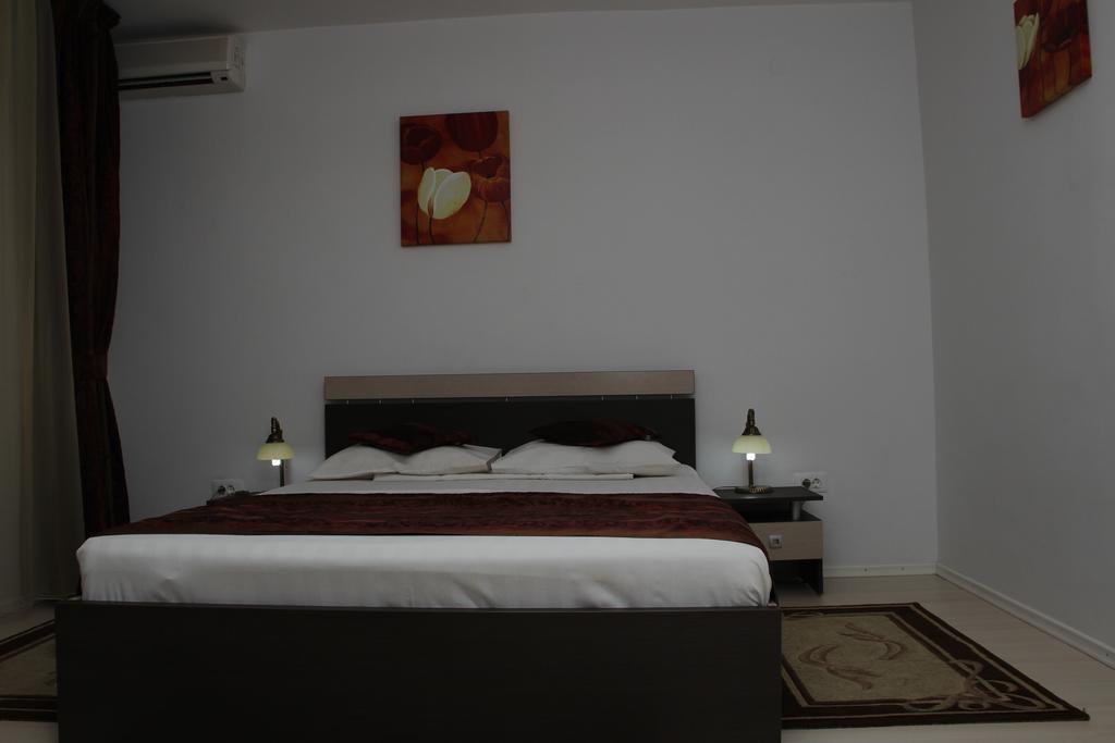 Hotel Royal 2 Urziceni Chambre photo