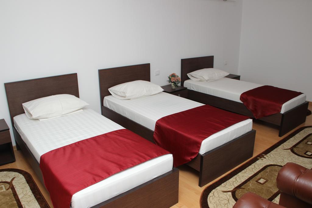 Hotel Royal 2 Urziceni Chambre photo