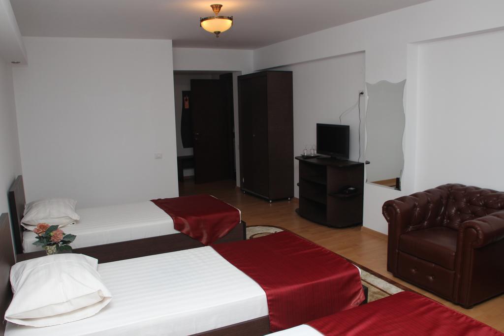 Hotel Royal 2 Urziceni Chambre photo